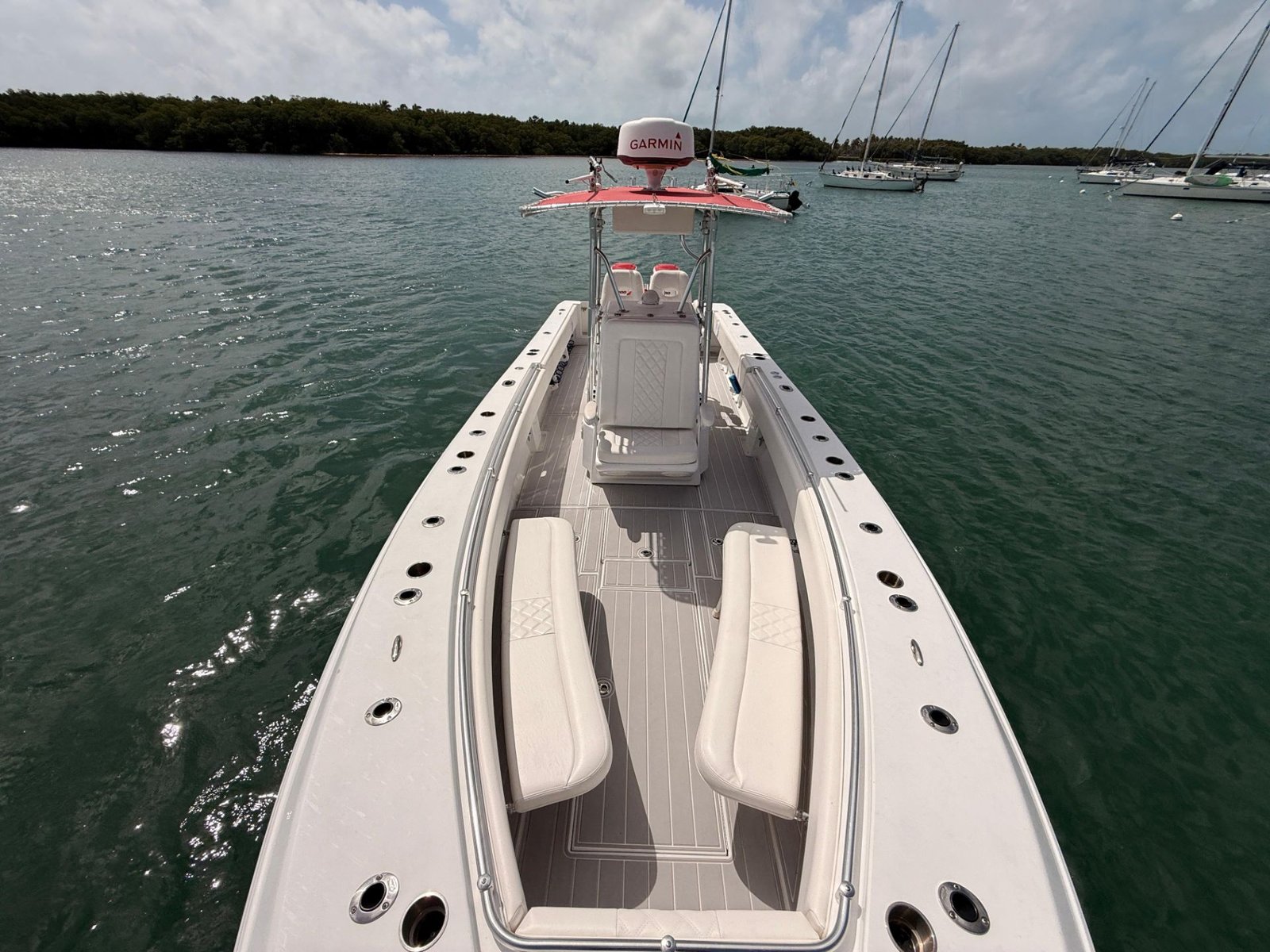 2001 Contender 27 Tournament powered by twin 2017 Suzuki 300hp with only 400hours !!