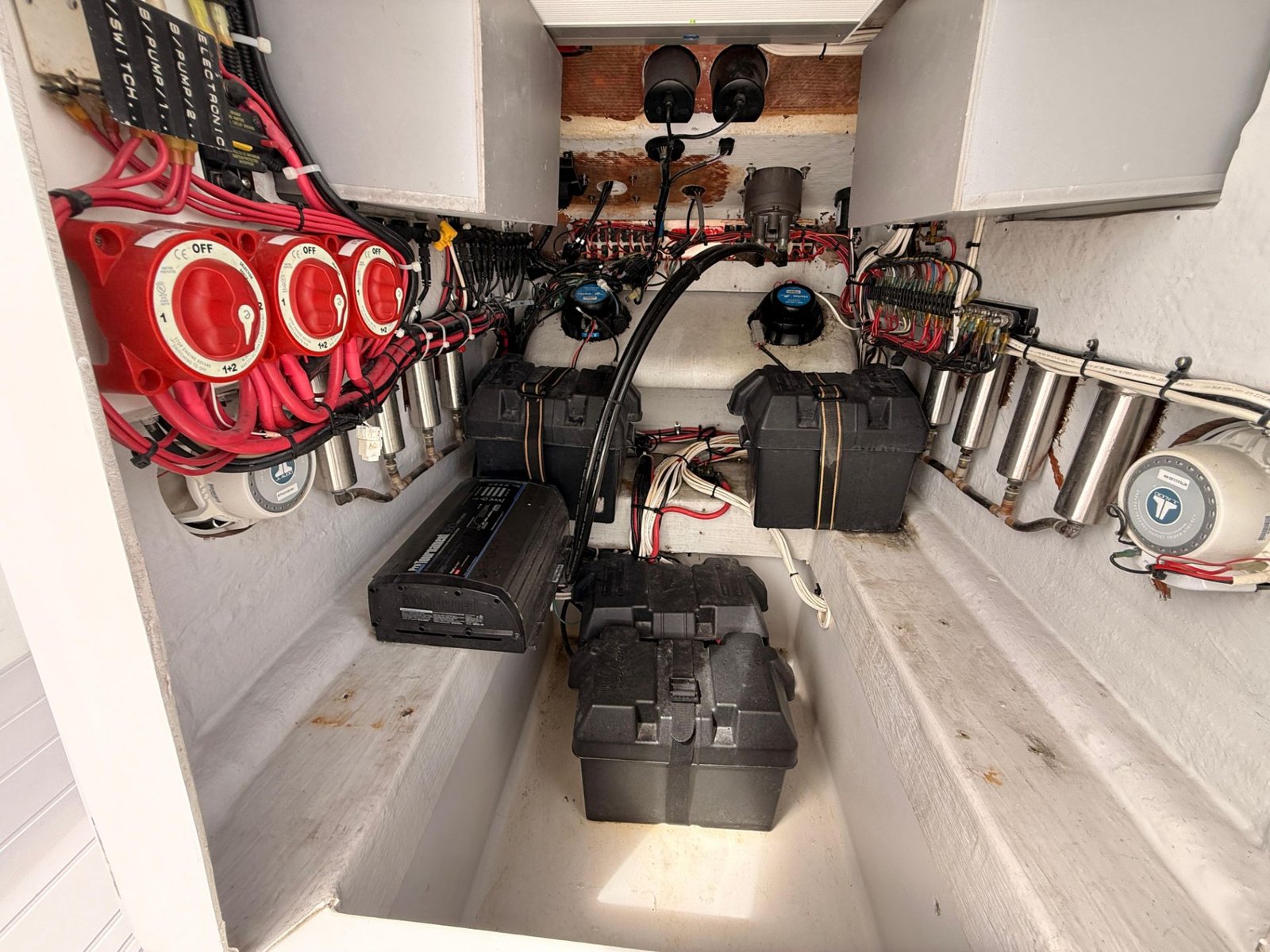2001 Contender 27 Tournament powered by twin 2017 Suzuki 300hp with only 400hours !!