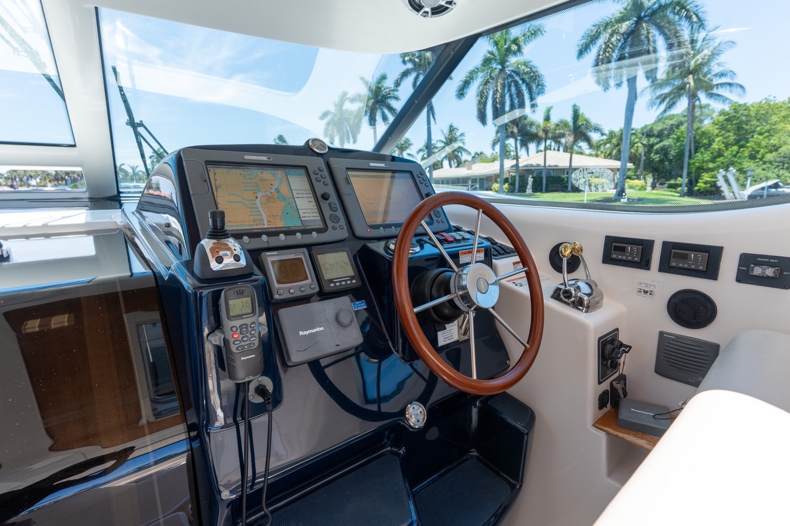 2008 Tiara 43 Sovran for sale at Lifestyle Marine Yacht Sales in Miami, Florida