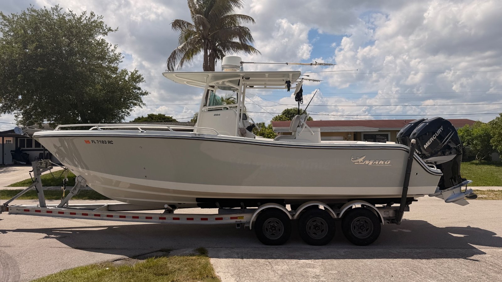 2015 Mako 284 on PRISTINE CONDITIONS!