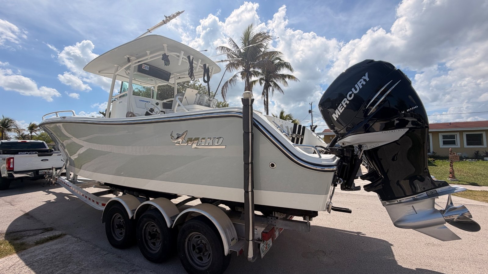 2015 Mako 284 on PRISTINE CONDITIONS!