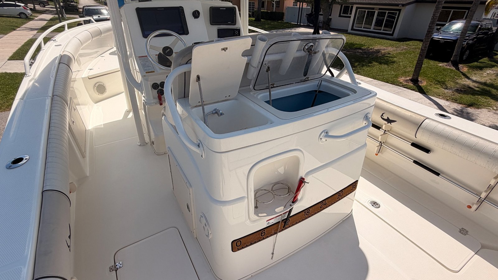 2015 Mako 284 on PRISTINE CONDITIONS!