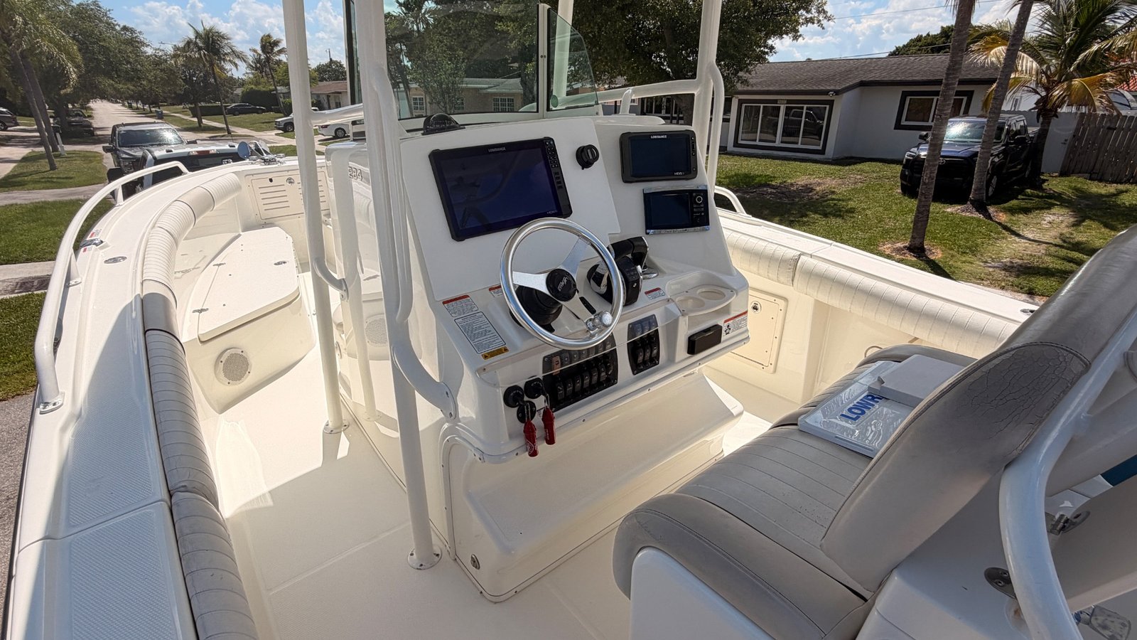 2015 Mako 284 on PRISTINE CONDITIONS!