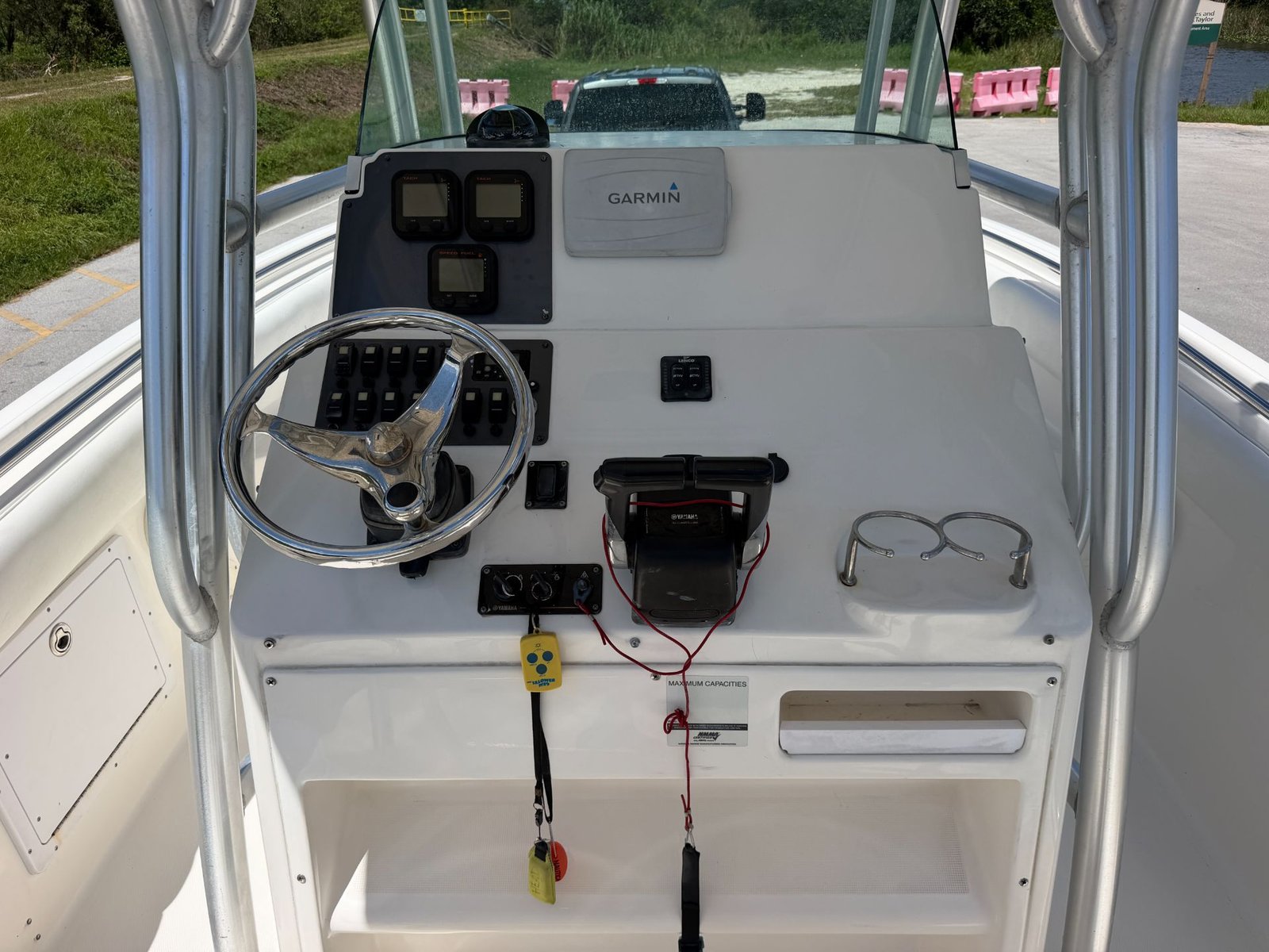 2014 Robalo R240 powered by twin Yamaha 150hp 4 Stroke with 650hrs !!!