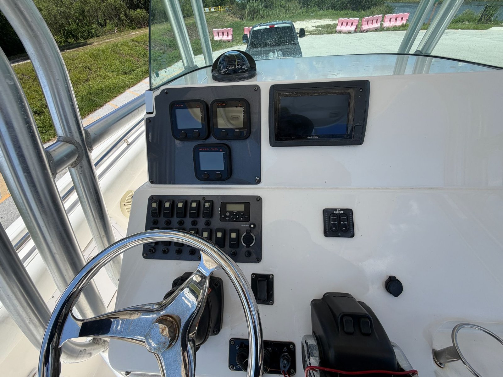 2014 Robalo R240 powered by twin Yamaha 150hp 4 Stroke with 650hrs !!!