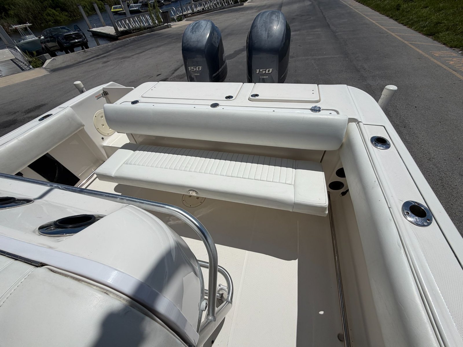 2014 Robalo R240 powered by twin Yamaha 150hp 4 Stroke with 650hrs !!!