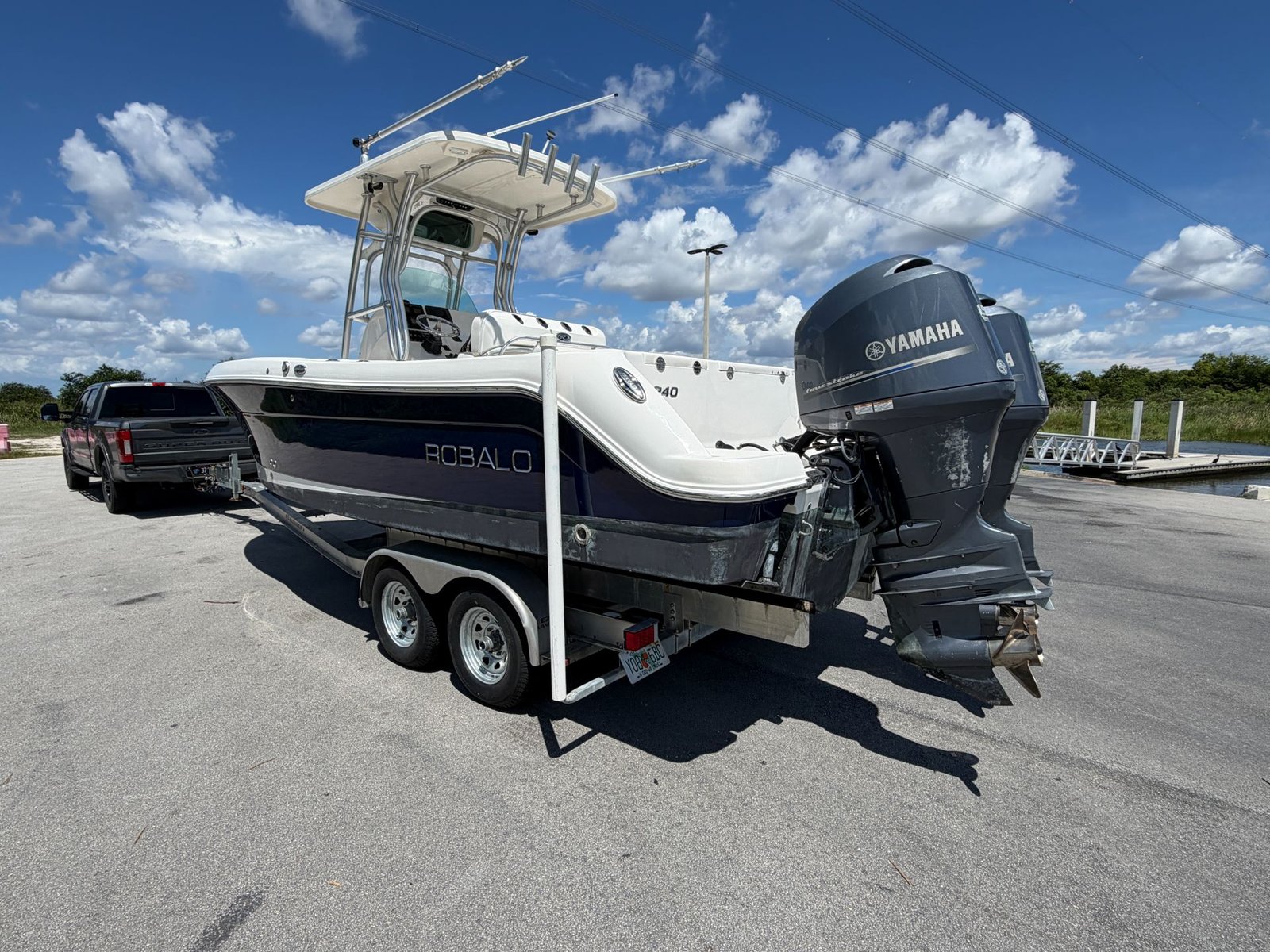 2014 Robalo R240 powered by twin Yamaha 150hp 4 Stroke with 650hrs !!!