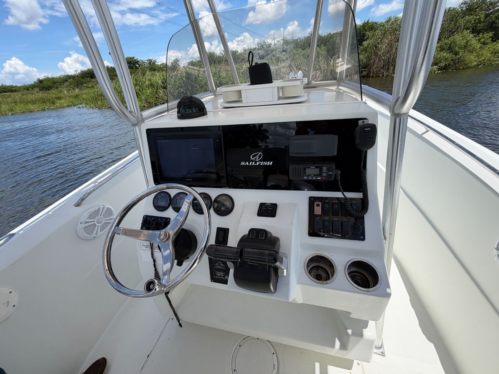 2005 Sailfish 2660CC powered by twin Yamaha 225hp 4 Strokes !!!
