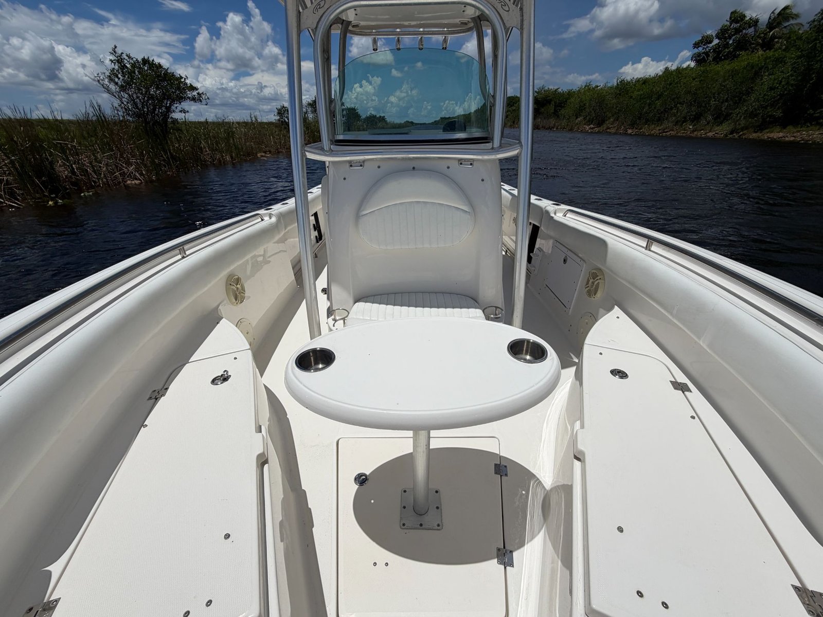 2014 Robalo R240 powered by twin Yamaha 150hp 4 Stroke with 650hrs !!!