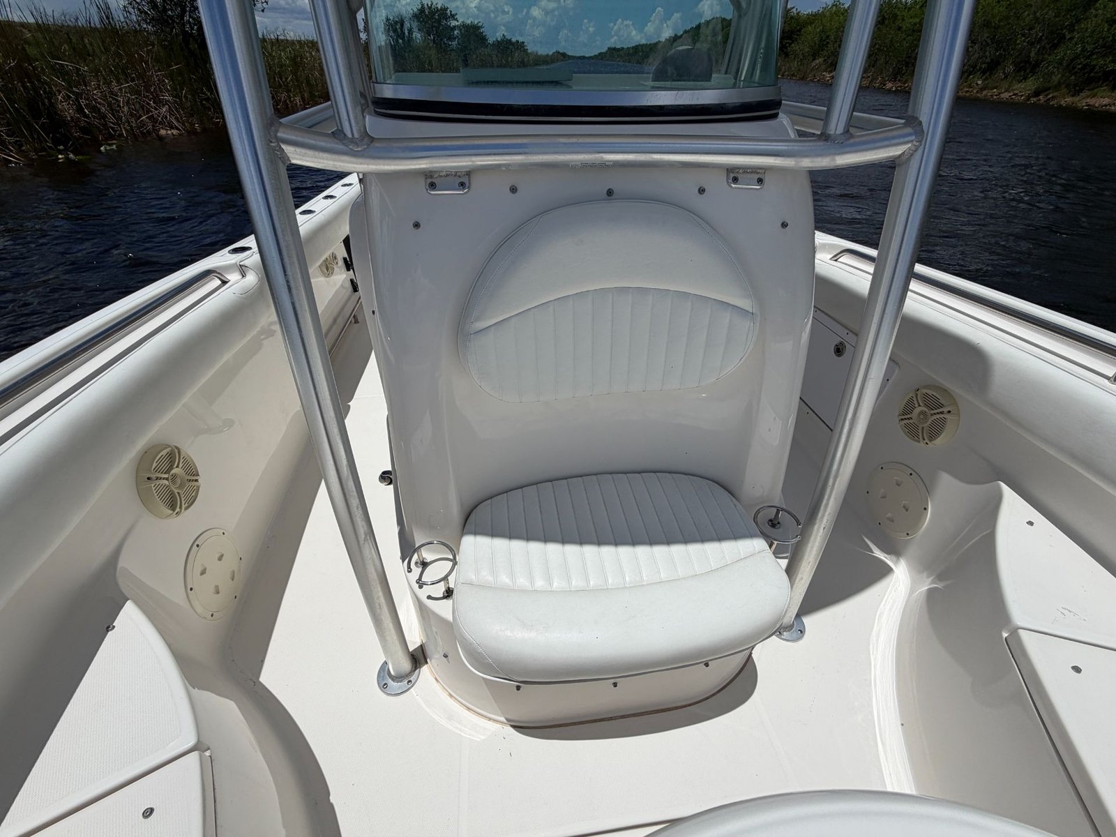 2014 Robalo R240 powered by twin Yamaha 150hp 4 Stroke with 650hrs !!!