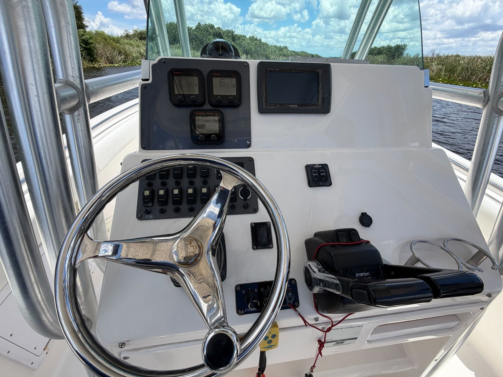 2014 Robalo R240 powered by twin Yamaha 150hp 4 Stroke with 650hrs !!!