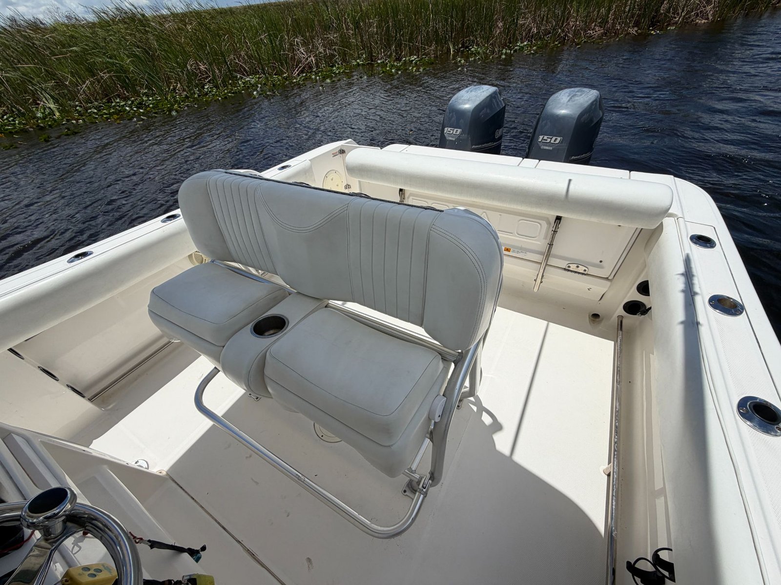 2014 Robalo R240 powered by twin Yamaha 150hp 4 Stroke with 650hrs !!!