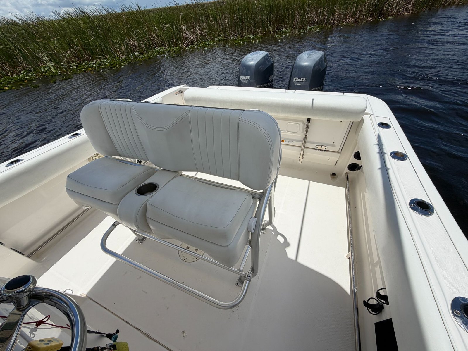 2014 Robalo R240 powered by twin Yamaha 150hp 4 Stroke with 650hrs !!!