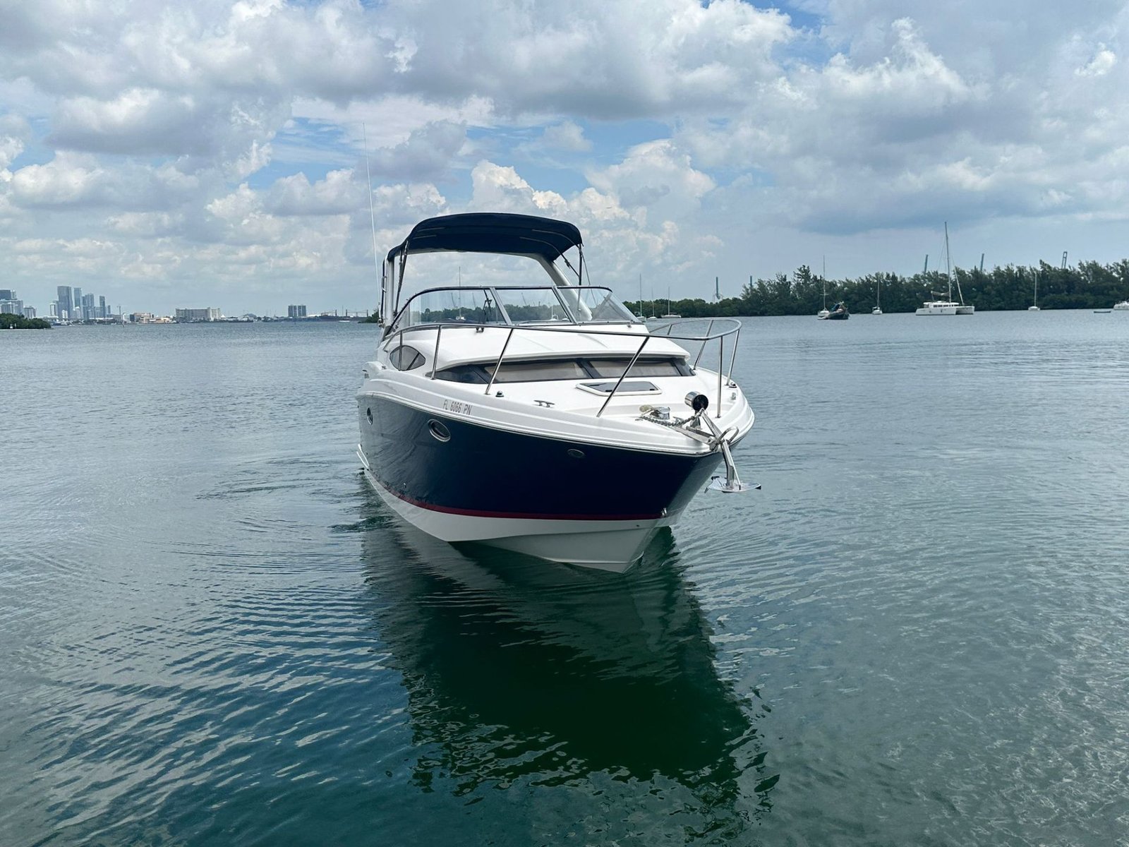 2014 Regal 30 Express powered by twin Volvo 4.3L with Only 500hrs !!!
