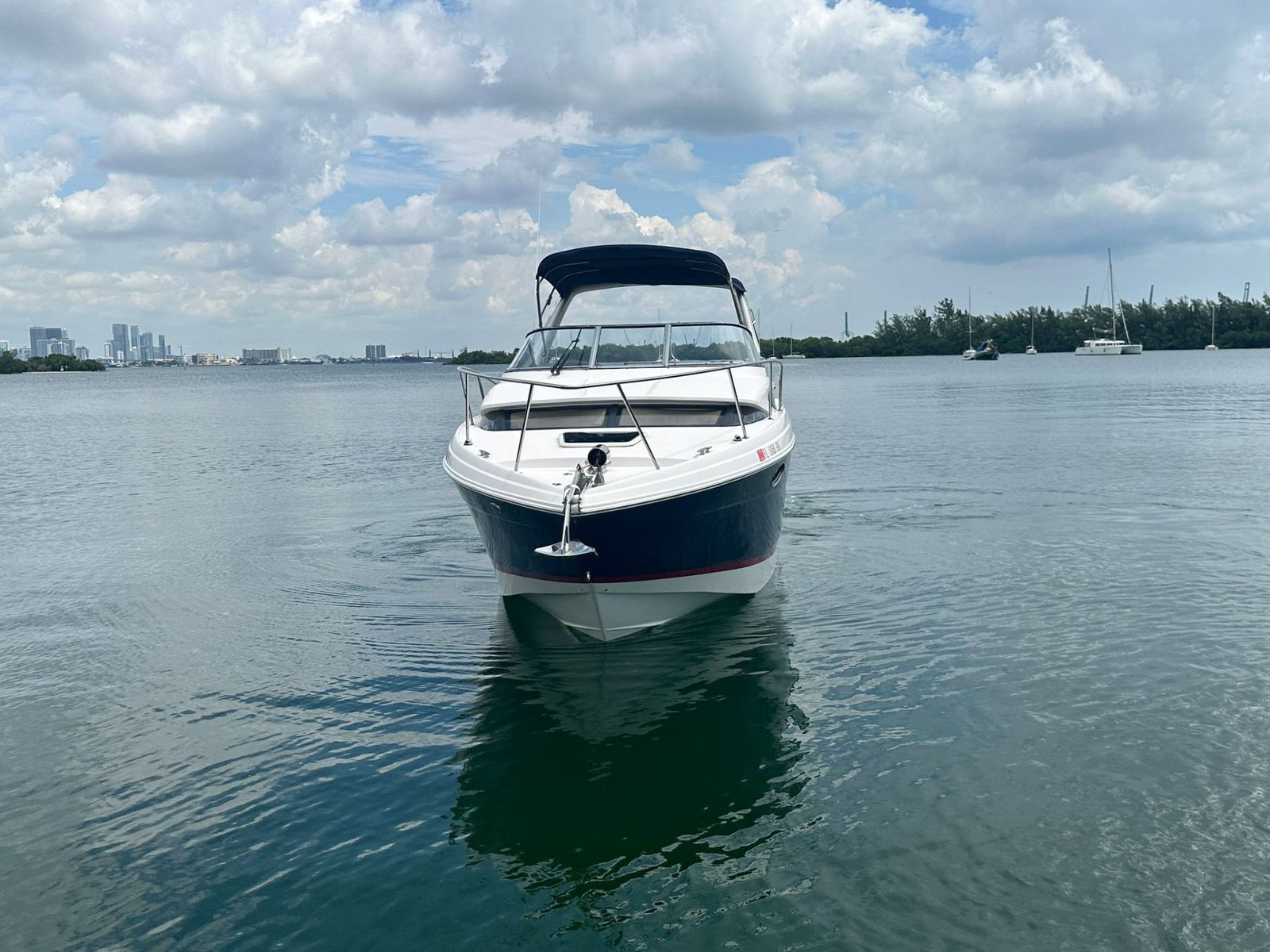 2014 Regal 30 Express powered by twin Volvo 4.3L with Only 500hrs !!!