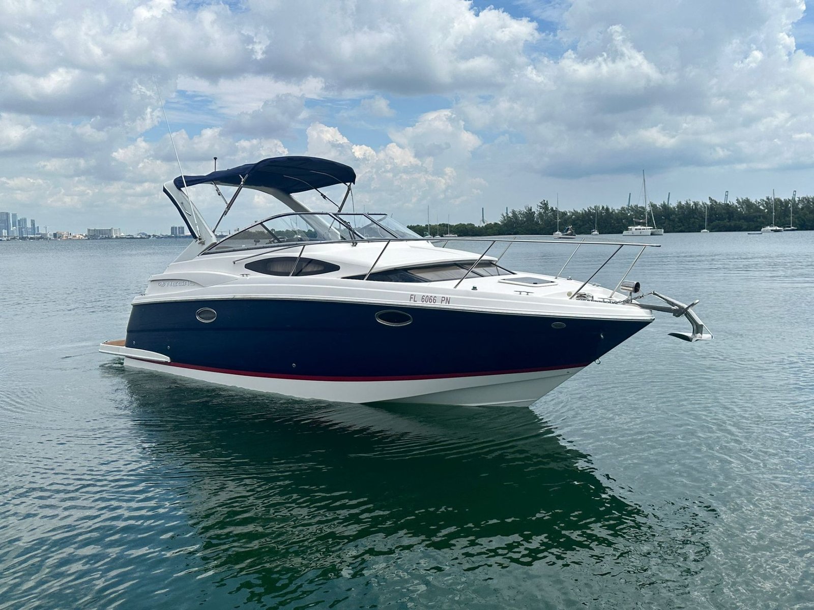 2014 Regal 30 Express powered by twin Volvo 4.3L with Only 500hrs !!!