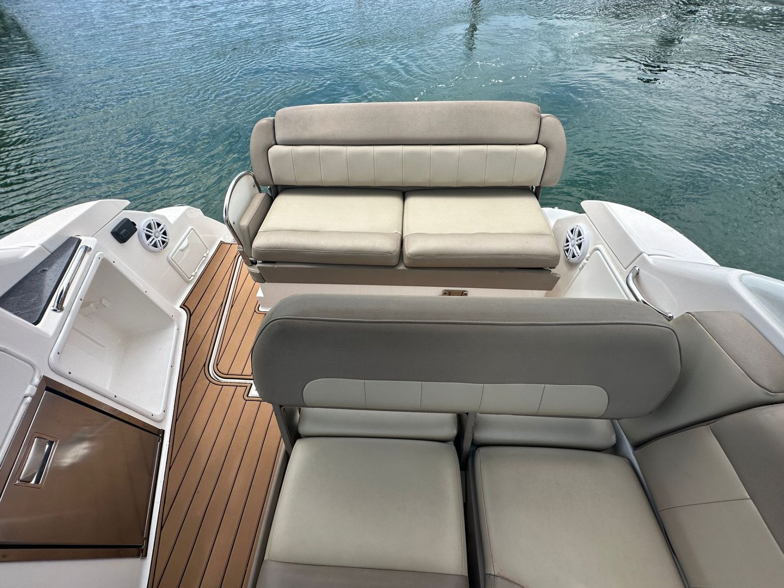 2014 Regal 30 Express powered by twin Volvo 4.3L with Only 500hrs !!!