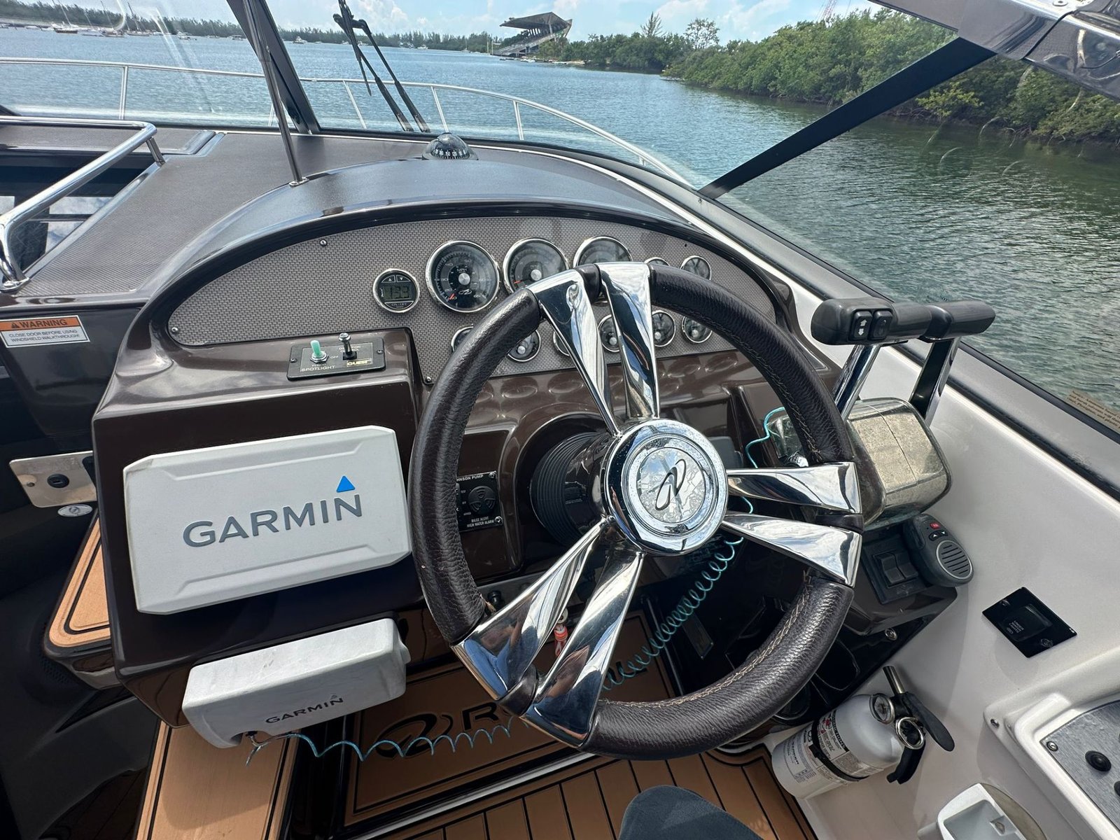2014 Regal 30 Express powered by twin Volvo 4.3L with Only 500hrs !!!