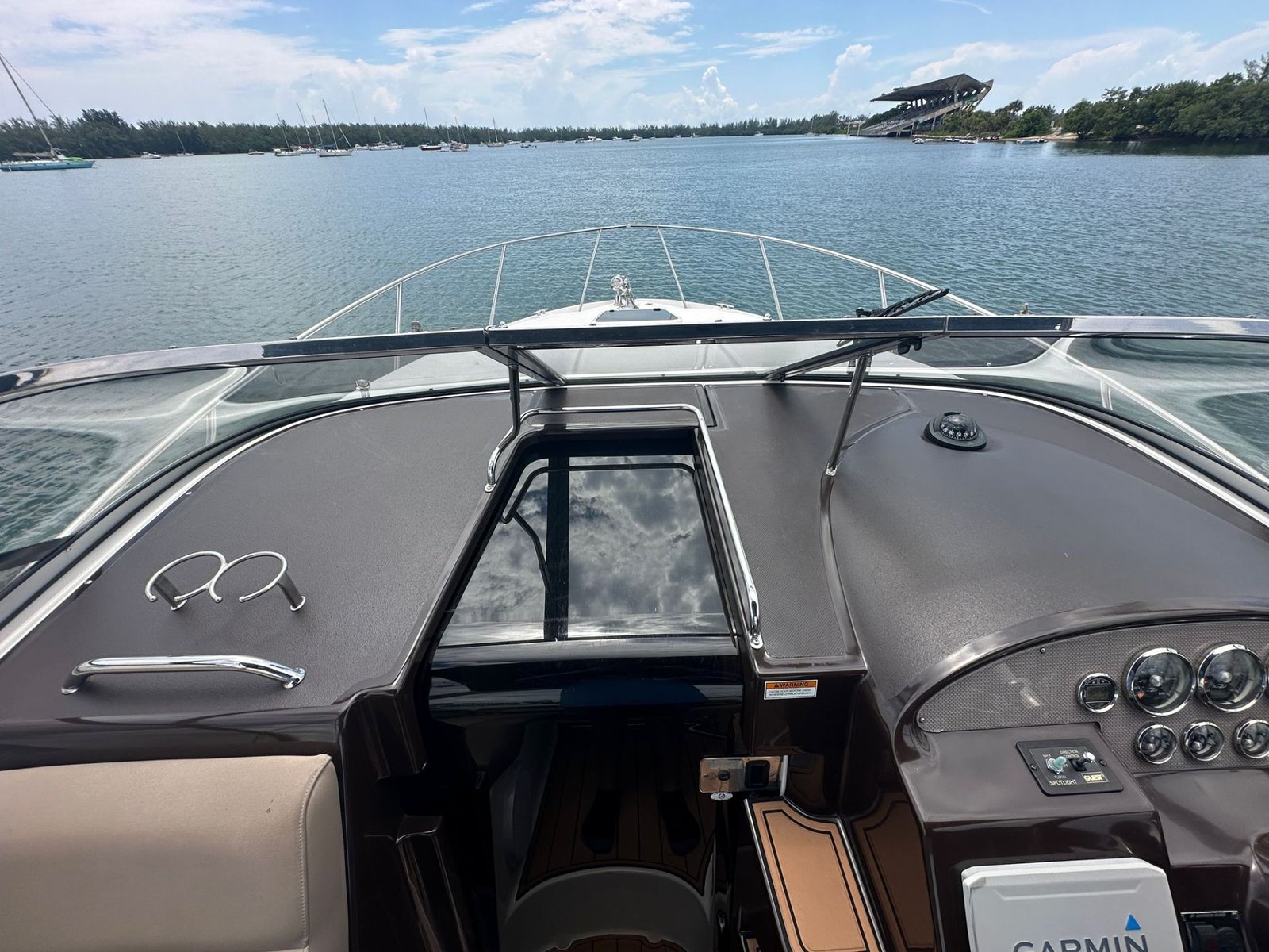 2014 Regal 30 Express powered by twin Volvo 4.3L with Only 500hrs !!!