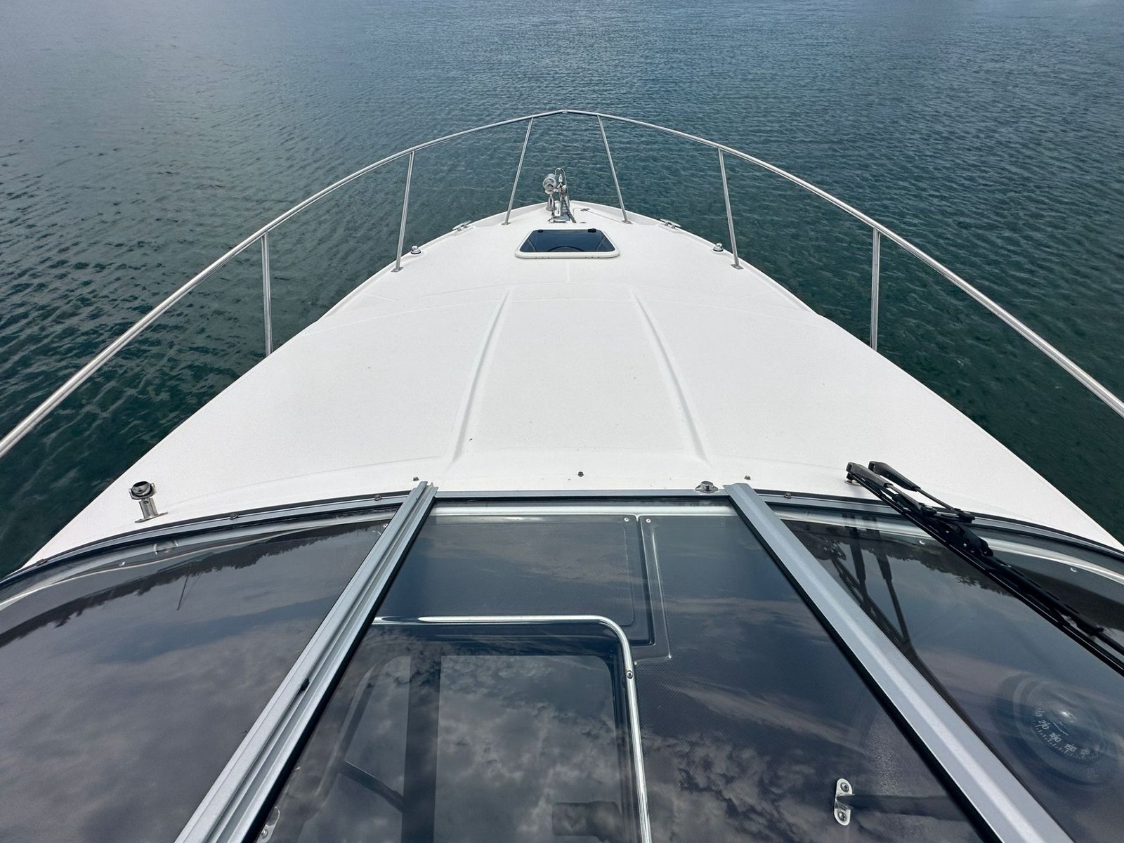 2014 Regal 30 Express powered by twin Volvo 4.3L with Only 500hrs !!!