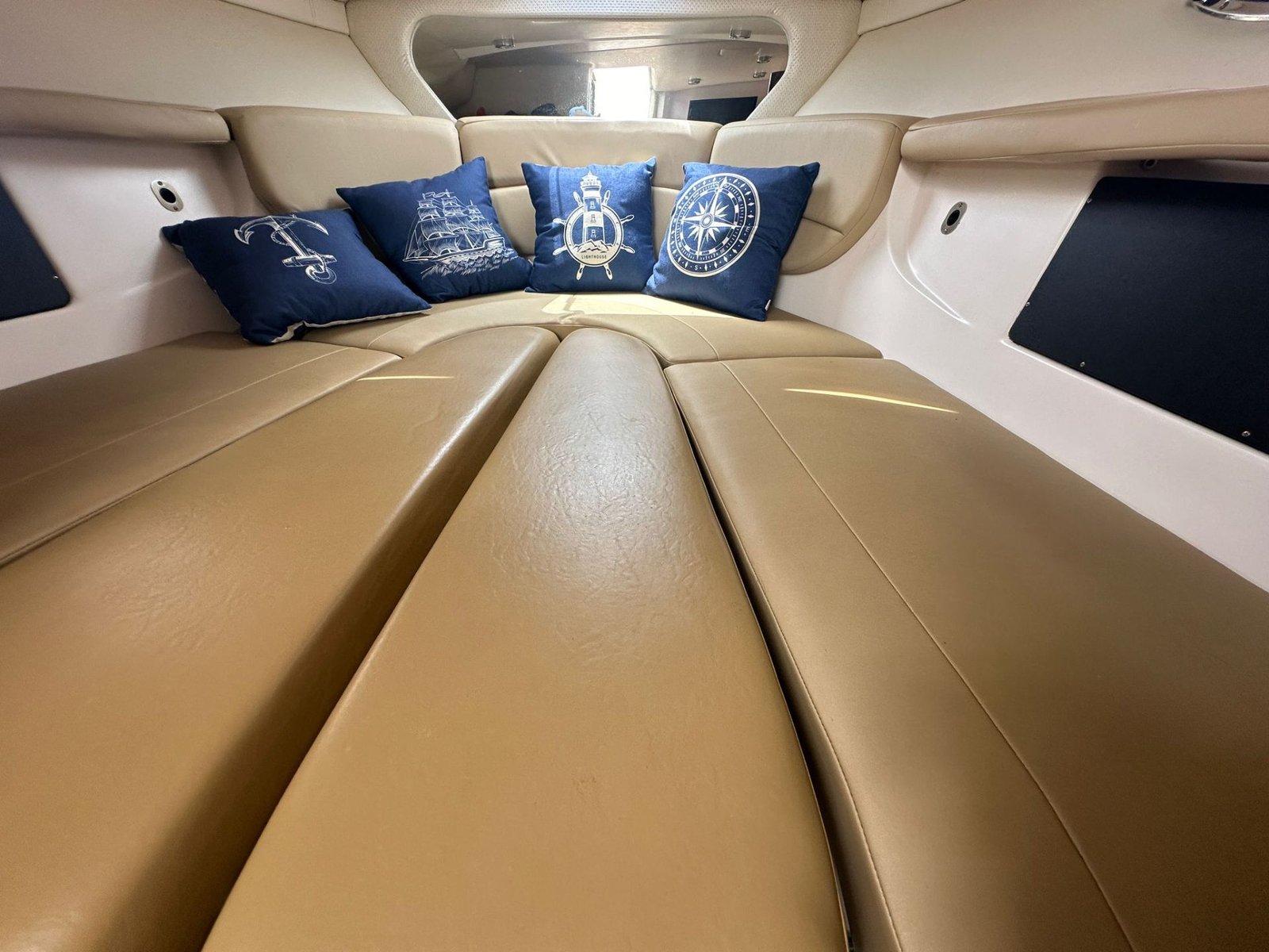 2014 Regal 30 Express powered by twin Volvo 4.3L with Only 500hrs !!!