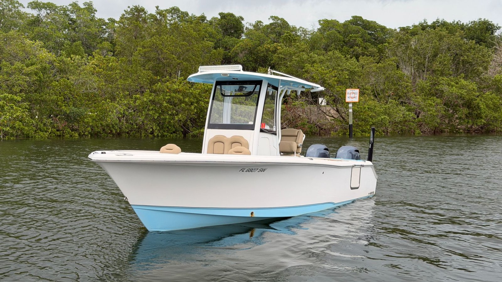 2018 Sea Hunt Gamefish 25 powered by twin Yamaha 150hp 4 Stroke with 695hours !!