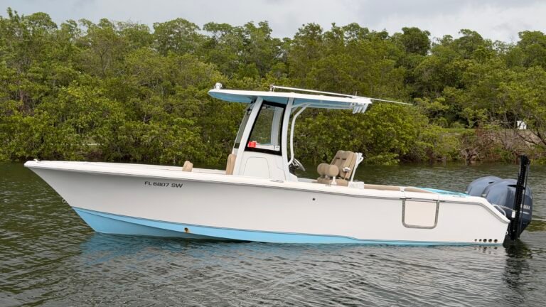 2018 Sea Hunt Gamefish 25 powered by twin Yamaha 150hp 4 Stroke with 695hours !!