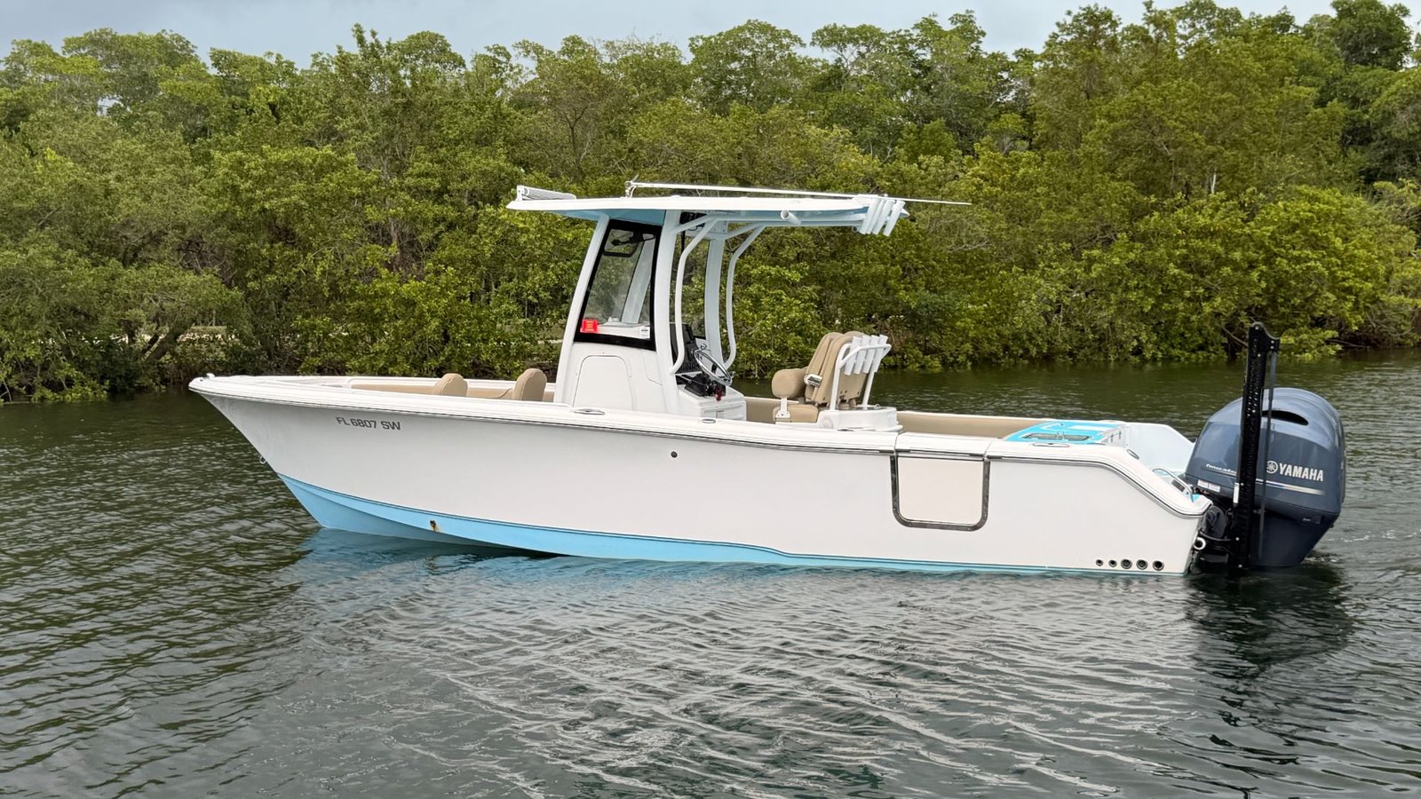 2018 Sea Hunt Gamefish 25 powered by twin Yamaha 150hp 4 Stroke with 695hours !!