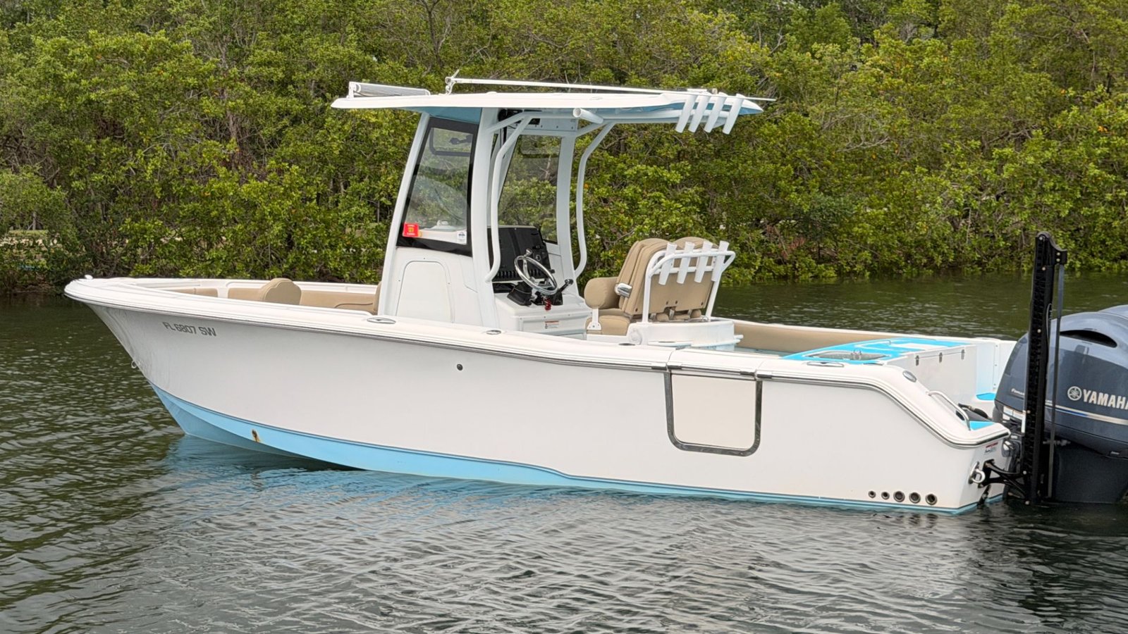 2018 Sea Hunt Gamefish 25 powered by twin Yamaha 150hp 4 Stroke with 695hours !!