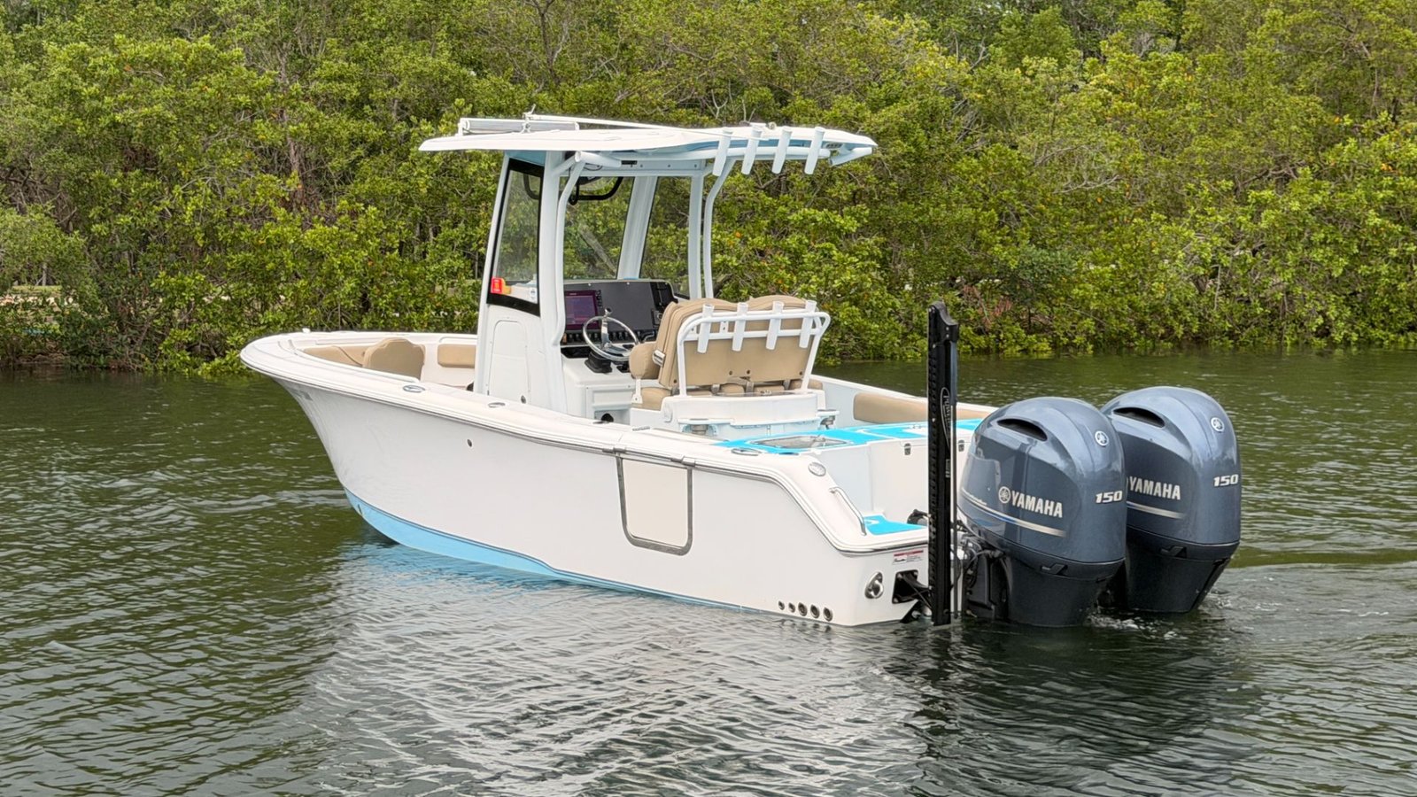 2018 Sea Hunt Gamefish 25 powered by twin Yamaha 150hp 4 Stroke with 695hours !!