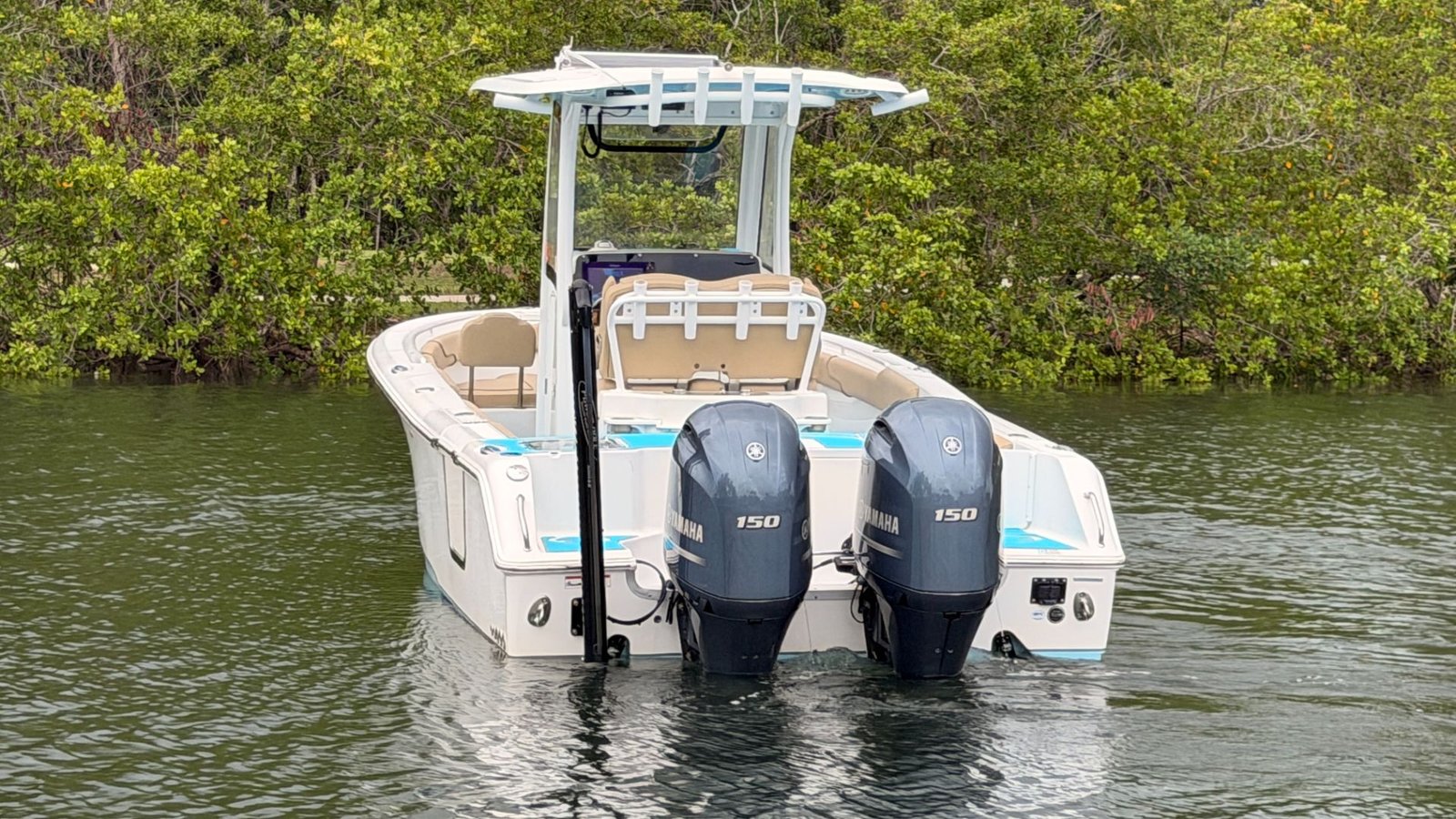 2018 Sea Hunt Gamefish 25 powered by twin Yamaha 150hp 4 Stroke with 695hours !!