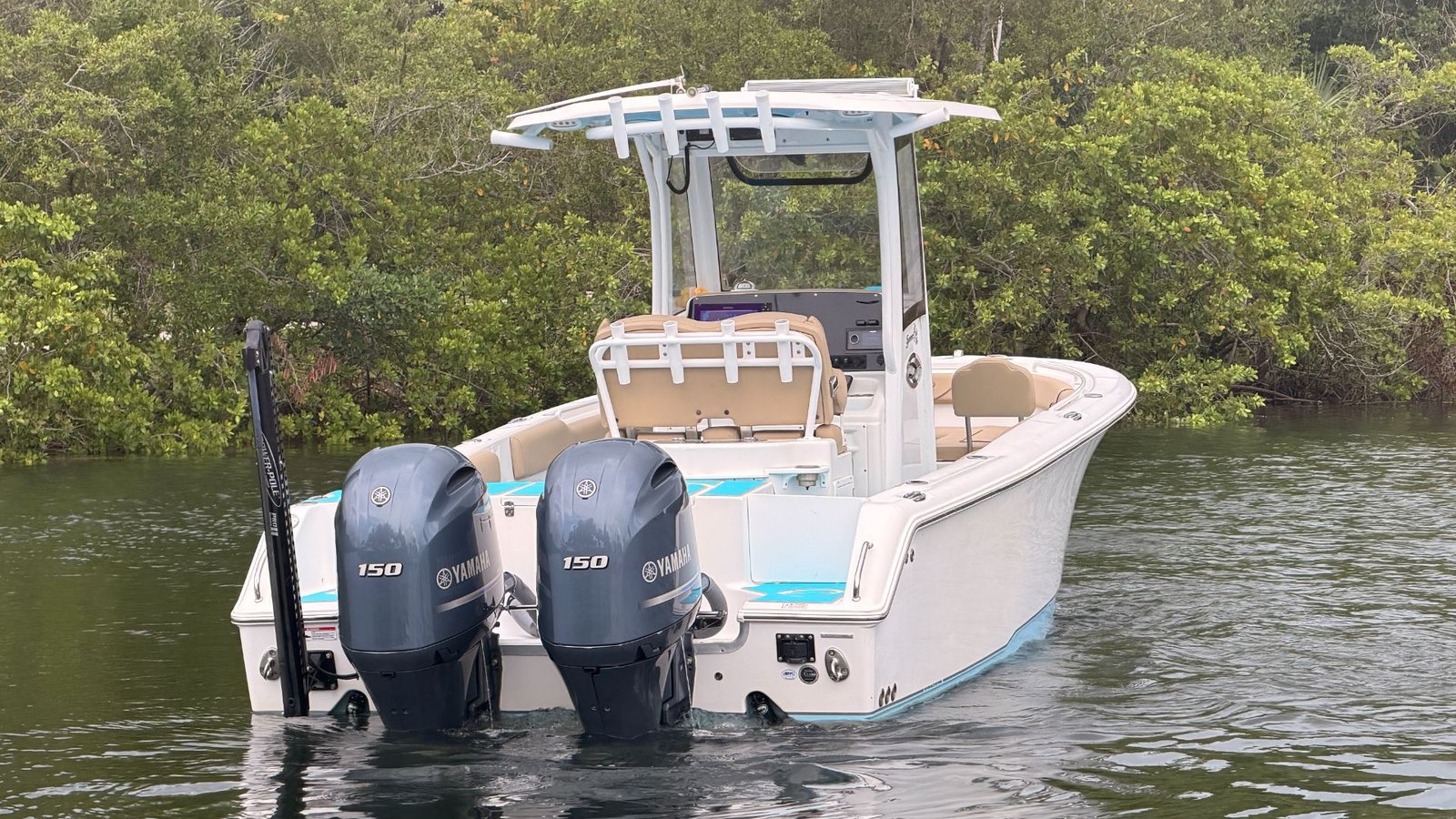 2018 Sea Hunt Gamefish 25 powered by twin Yamaha 150hp 4 Stroke with 695hours !!