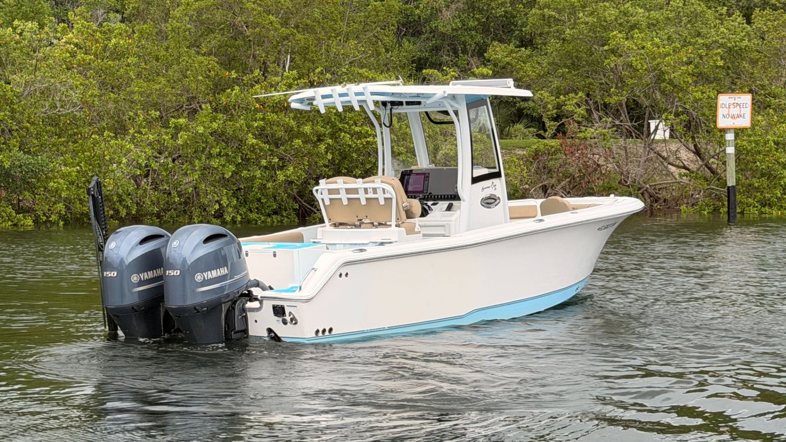 2018 Sea Hunt Gamefish 25 powered by twin Yamaha 150hp 4 Stroke with 695hours !!