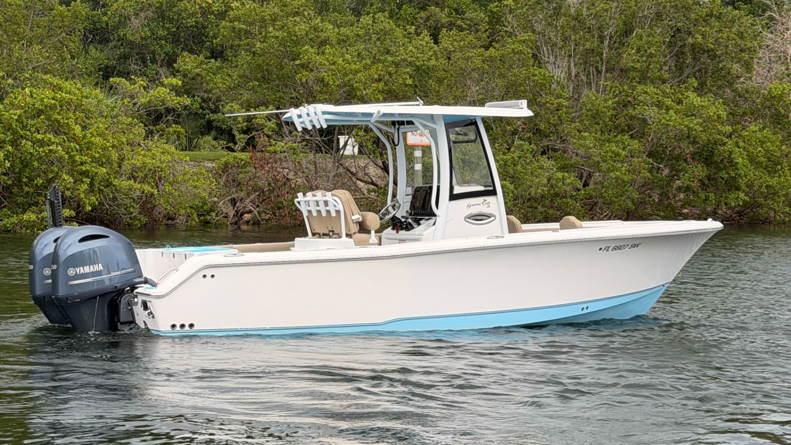2018 Sea Hunt Gamefish 25 powered by twin Yamaha 150hp 4 Stroke with 695hours !!