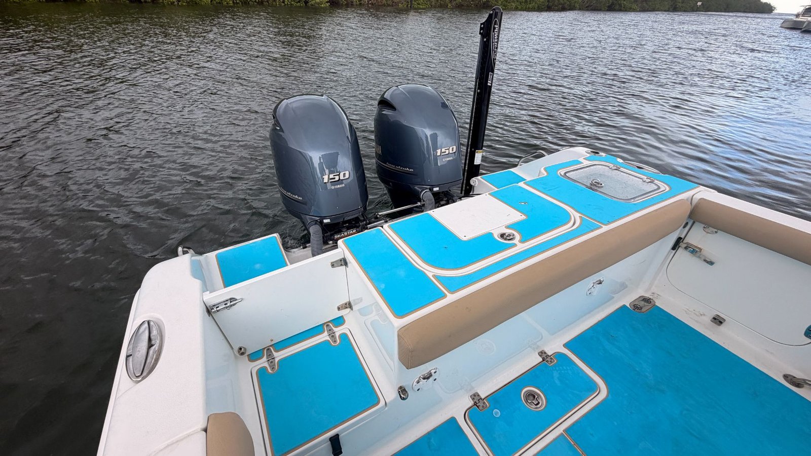 2018 Sea Hunt Gamefish 25 powered by twin Yamaha 150hp 4 Stroke with 695hours !!