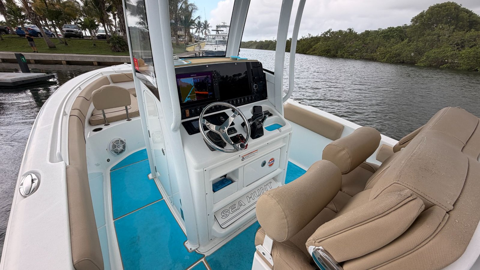 2018 Sea Hunt Gamefish 25 powered by twin Yamaha 150hp 4 Stroke with 695hours !!
