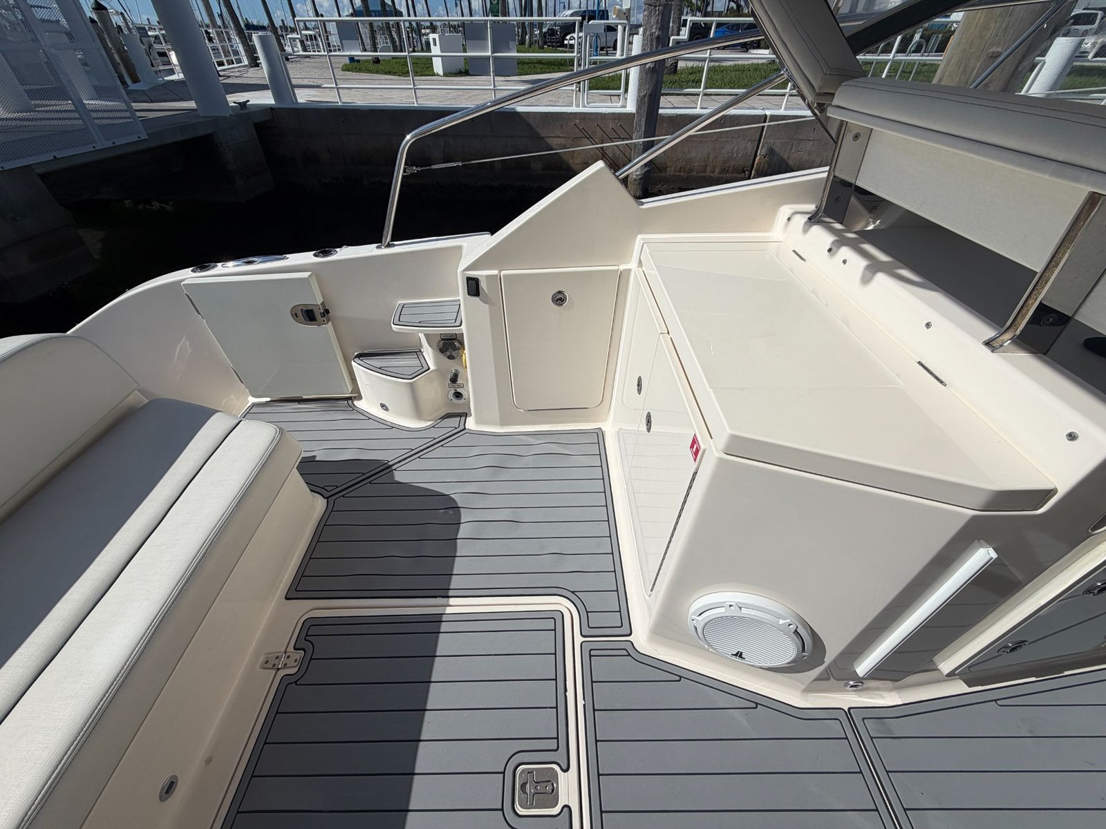 2014 Pursuit SC 365i Coupe powered by Yamaha 350hp 4 Strokes