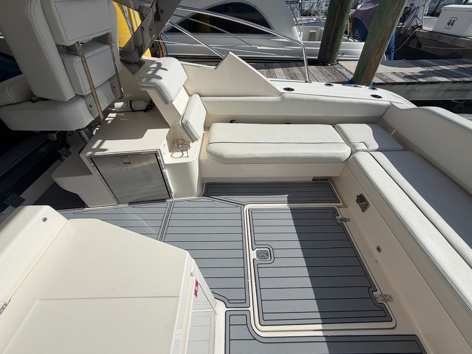 2014 Pursuit SC 365i Coupe powered by Yamaha 350hp 4 Strokes