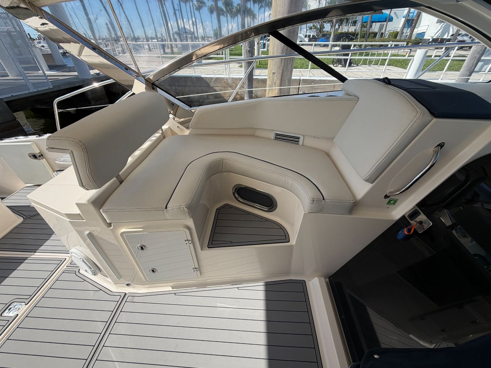 2014 Pursuit SC 365i Coupe powered by Yamaha 350hp 4 Strokes