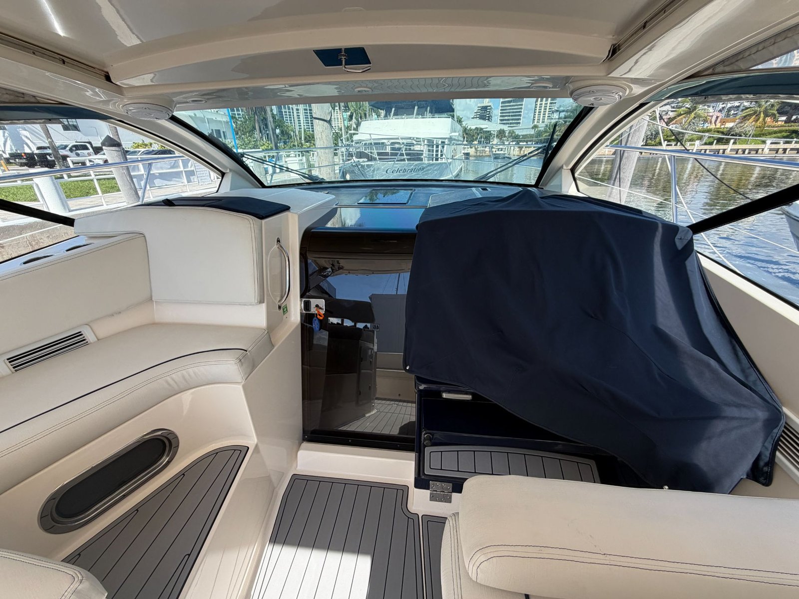 2014 Pursuit SC 365i Coupe powered by Yamaha 350hp 4 Strokes