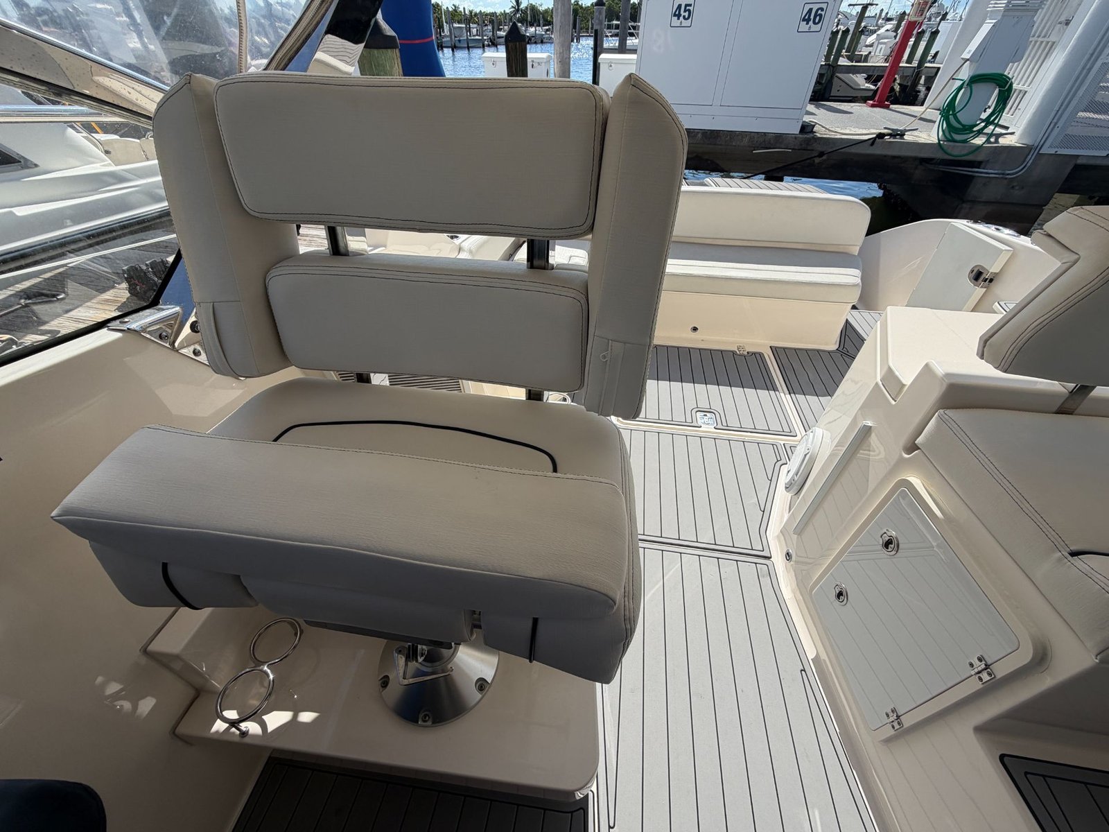 2014 Pursuit SC 365i Coupe powered by Yamaha 350hp 4 Strokes