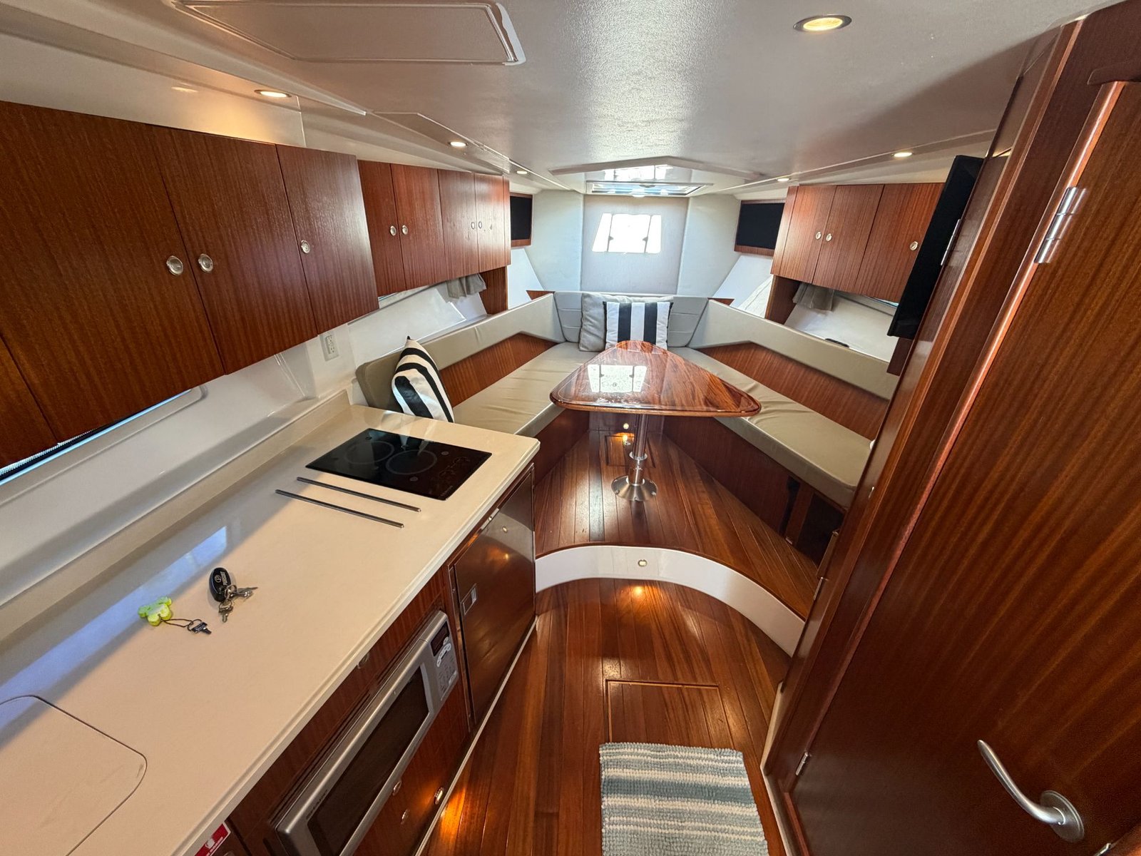 2014 Pursuit SC 365i Coupe powered by Yamaha 350hp 4 Strokes