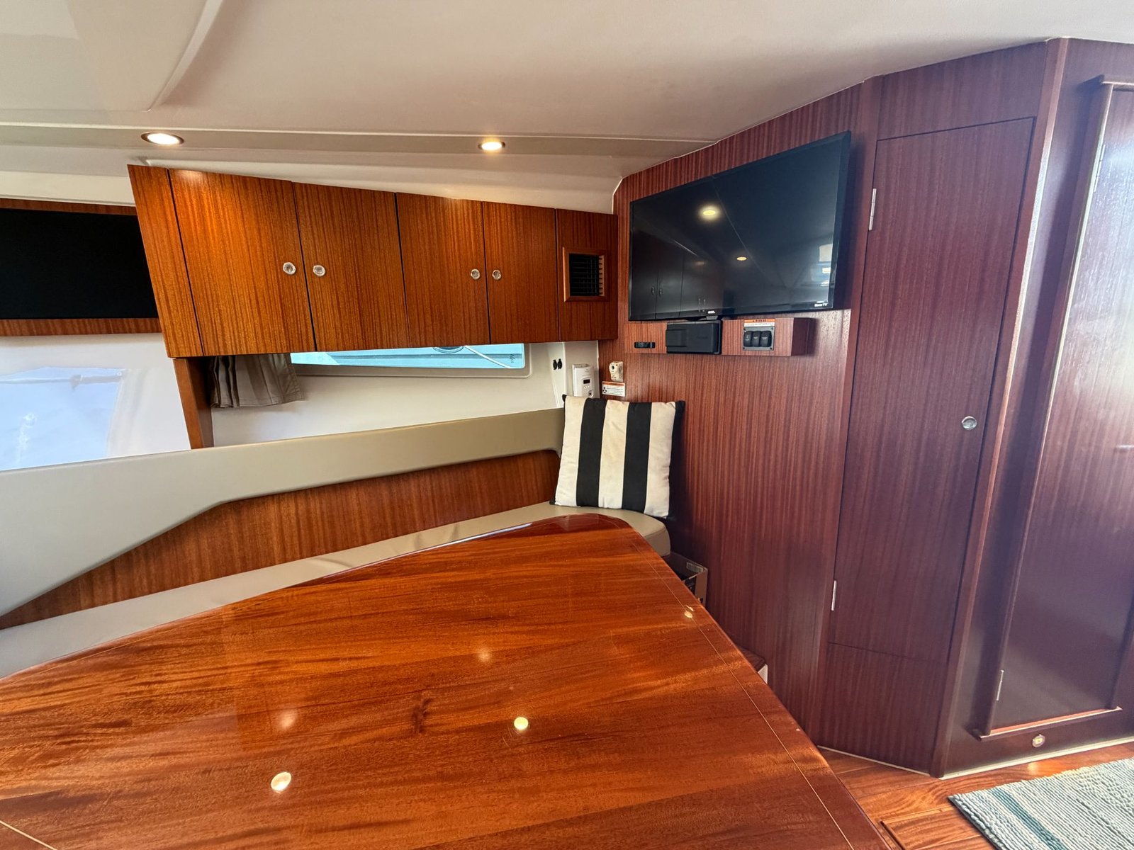 2014 Pursuit SC 365i Coupe powered by Yamaha 350hp 4 Strokes