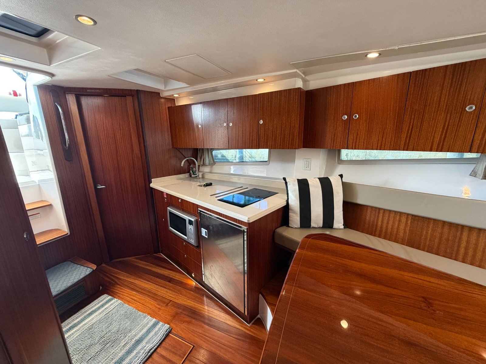 2014 Pursuit SC 365i Coupe powered by Yamaha 350hp 4 Strokes