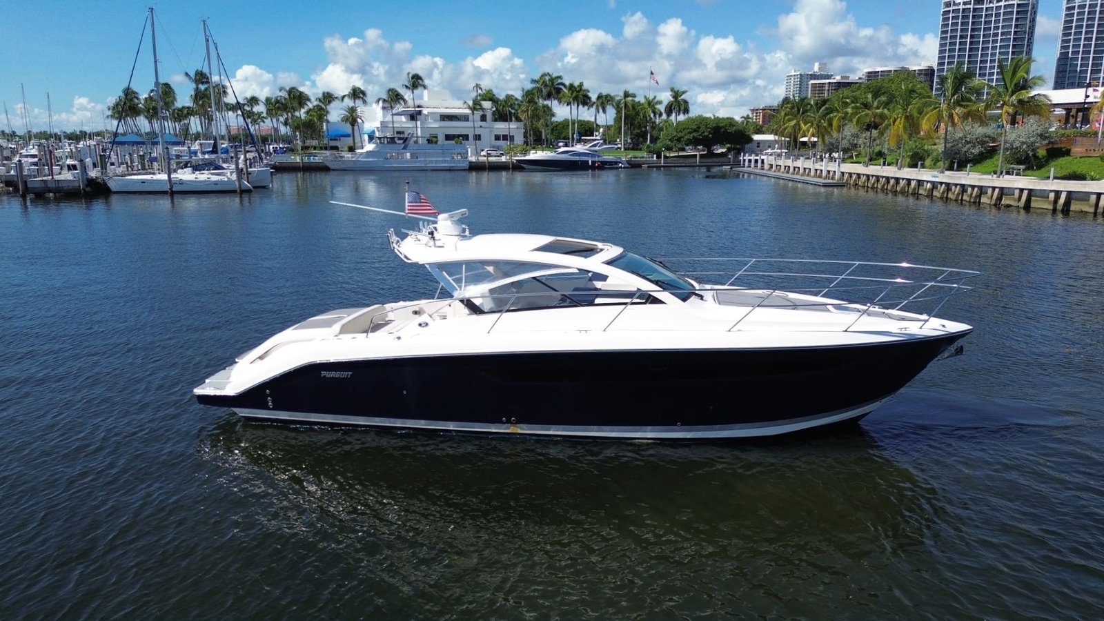 2014 Pursuit SC 365i Coupe powered by Yamaha 350hp 4 Strokes